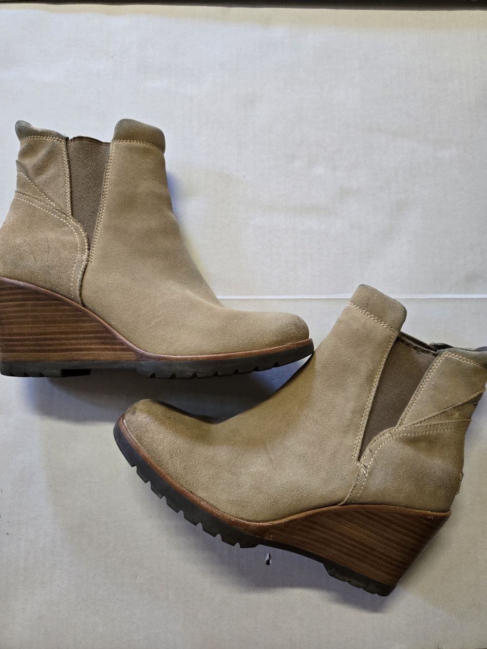Sorel Taupe Suede Wedge Chelsea Ankle Boots Size 10.5